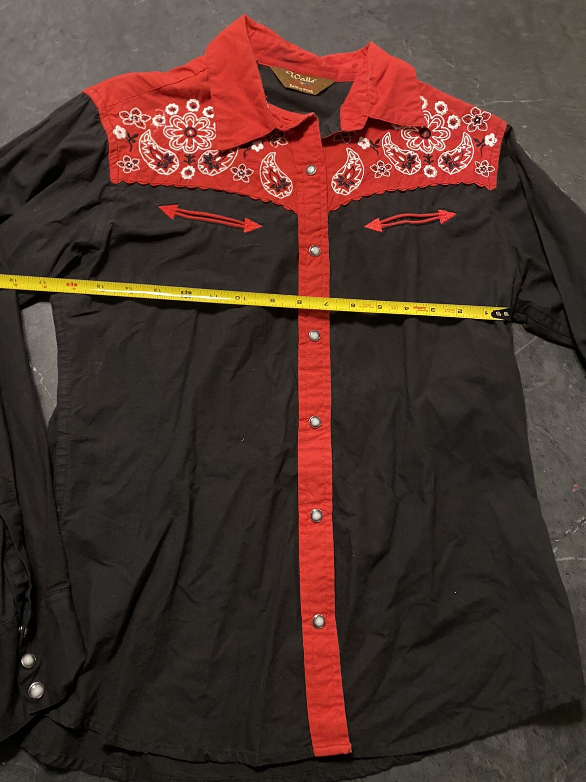 Vintage Walls Cowgirl Ranchwear Button Shirt Black And Red Paisley Sz. M