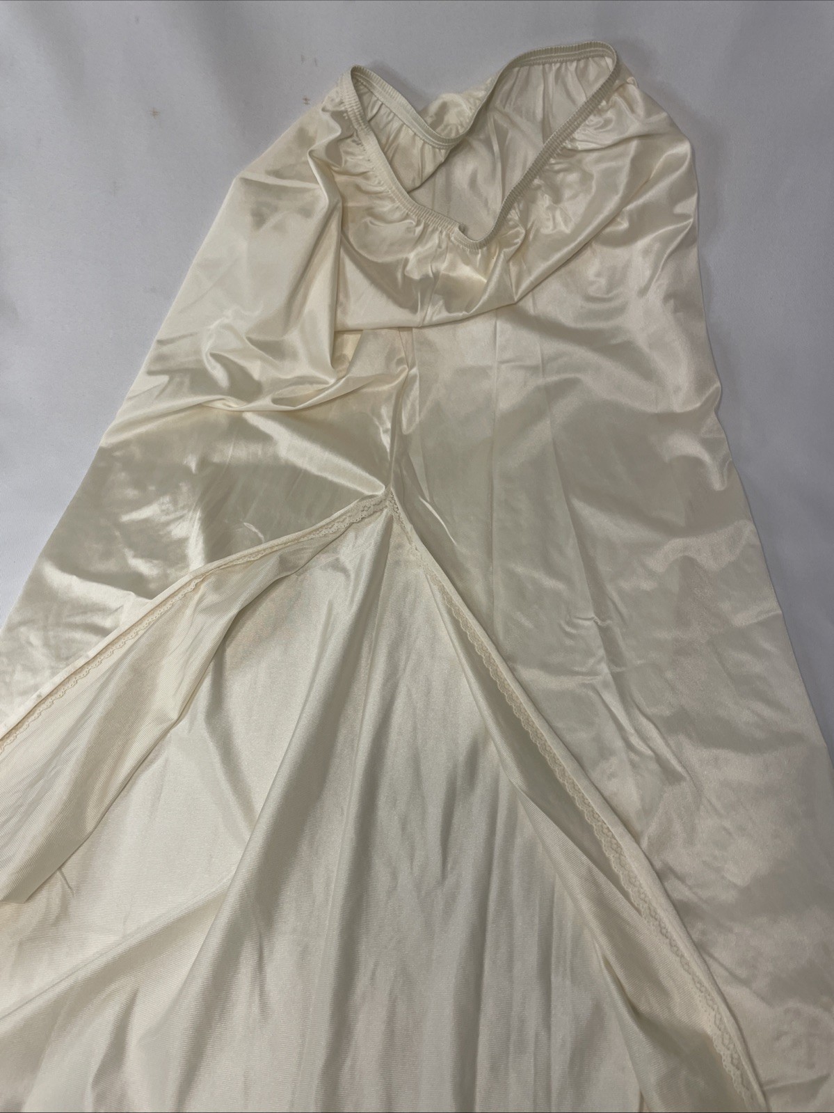 VINTAGE VANITY FAIR BEIGE SIZE SMALL BF HALF SLIP BEIGE