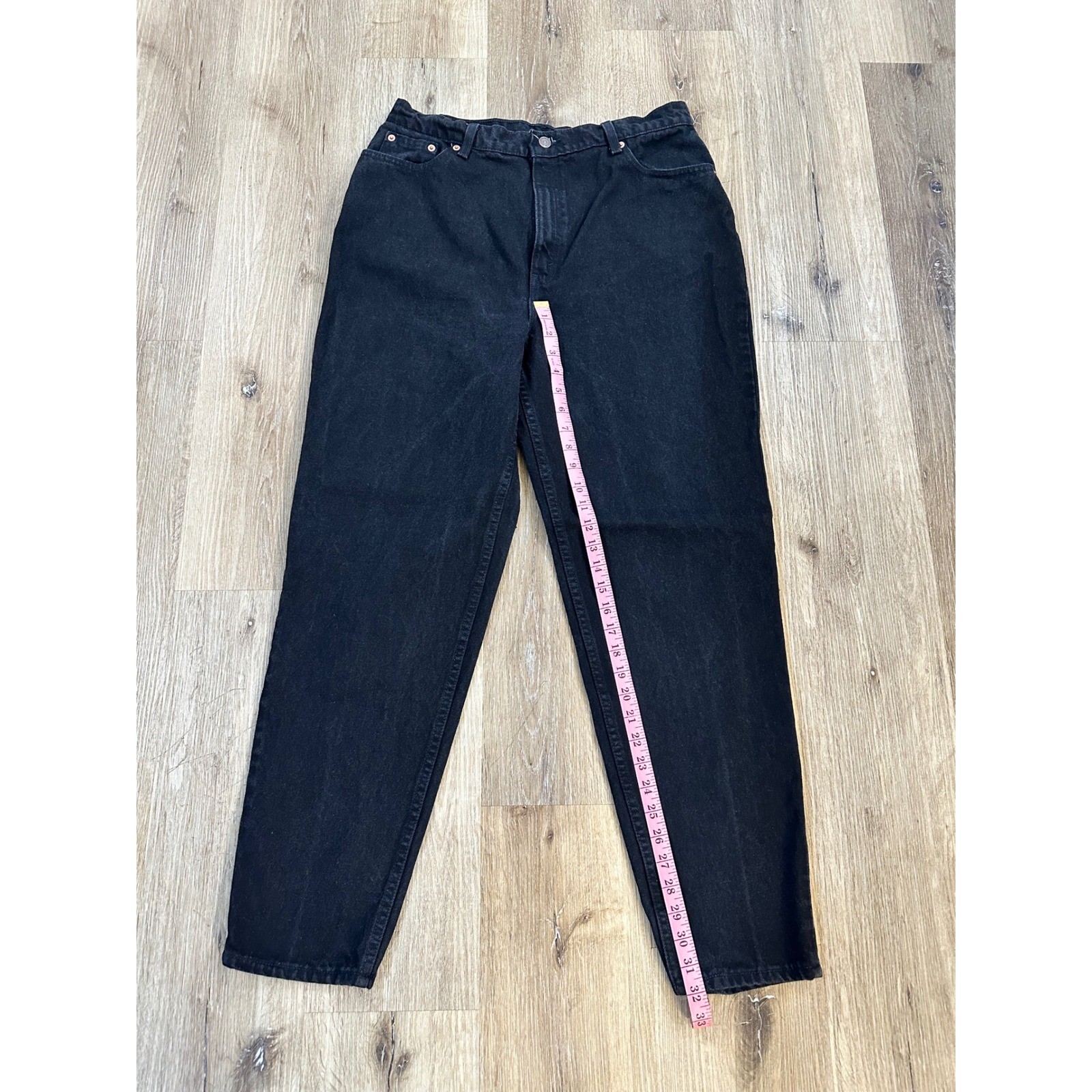 Vintage Levis 522 Black High Waisted Tapered Leg Mom Jeans Made in USA Size 16