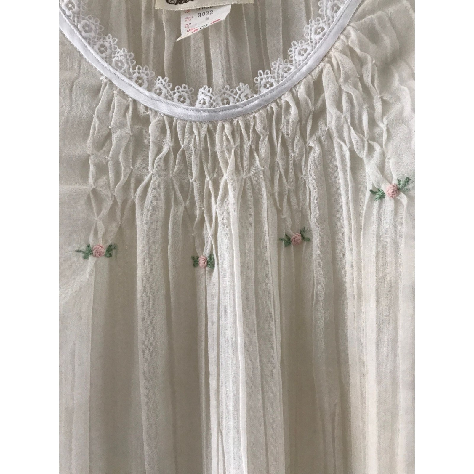 Entre Nous White Maxi Night Gown Peach Flowers Green Leaves Size Medium 1970’s