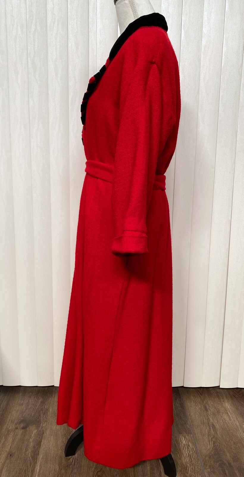 Valentino Intimo 100% Wool Red Robe Velvet Collar Lined Petite SAKS Vintage