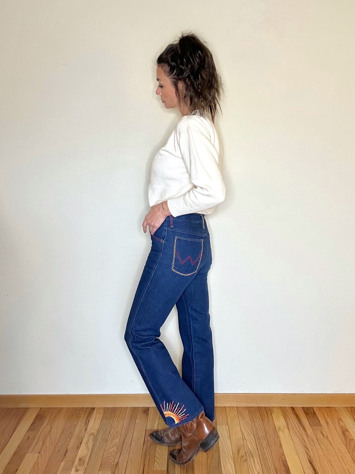 NOS 70s Vintage Hand Embroidered Wrangler No Fault Bootcut USA Denim Jeans 28×29