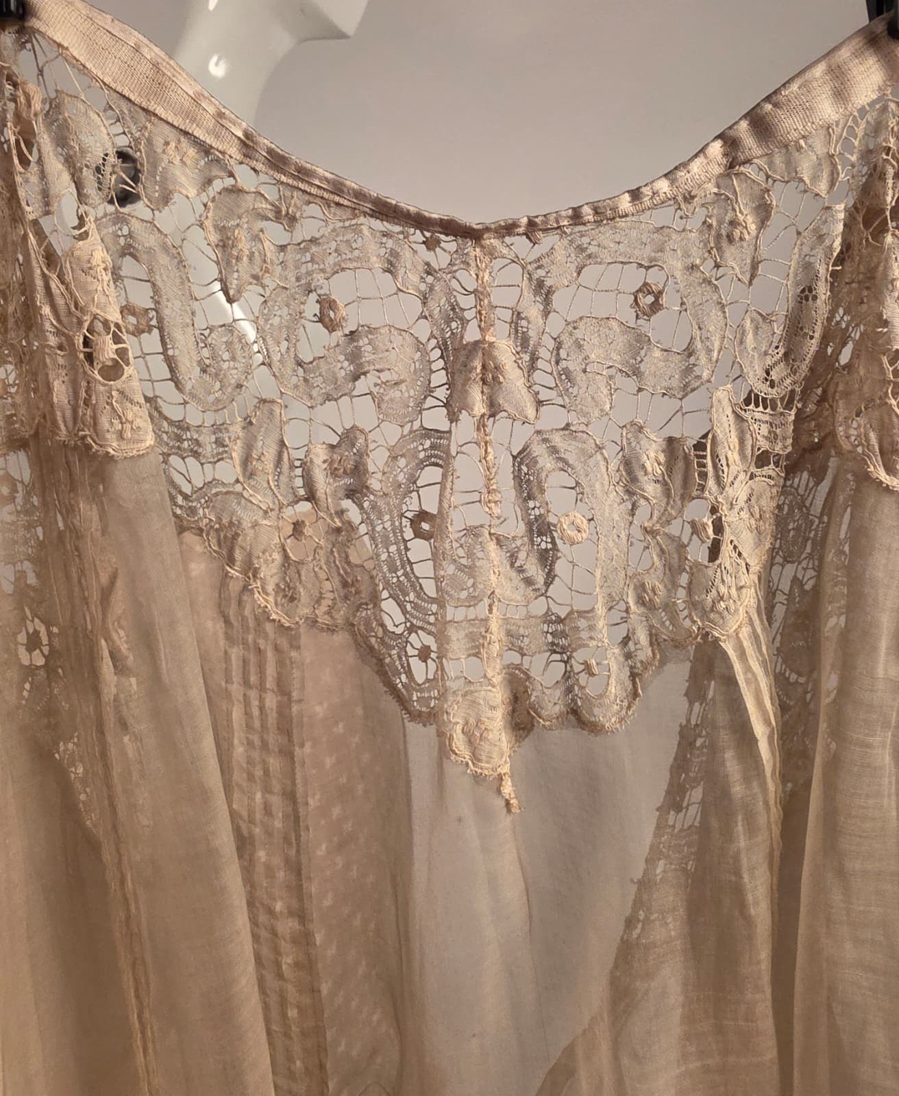 ETHEREAL EARLY EDWARDIAN COTTON ORGANDY DRESS W SPIDERWEB LACE + RICH RUFFLES