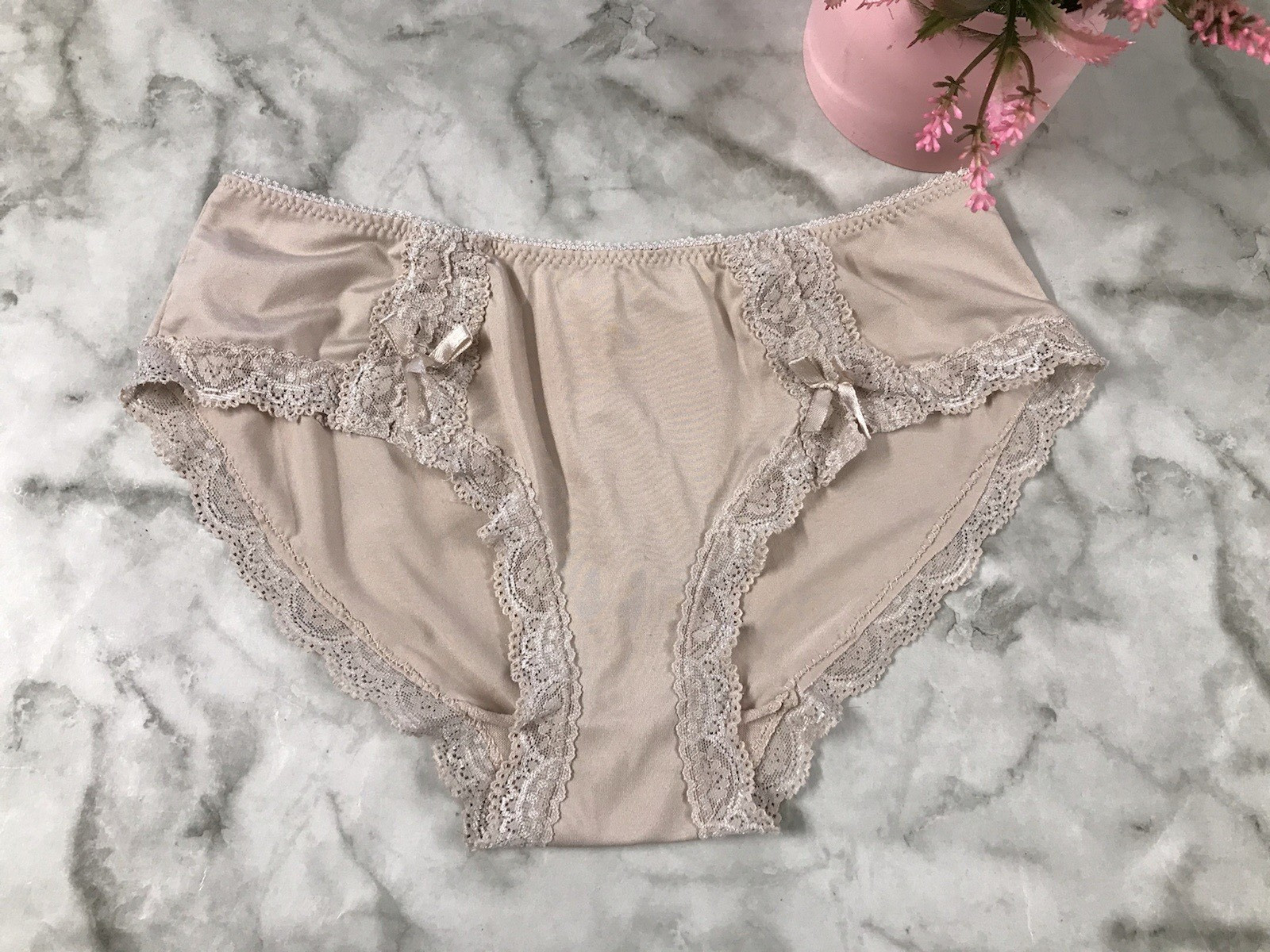 Vintage Marilyn Monroe lace poly-spandex beige Bow Lace Panty Small