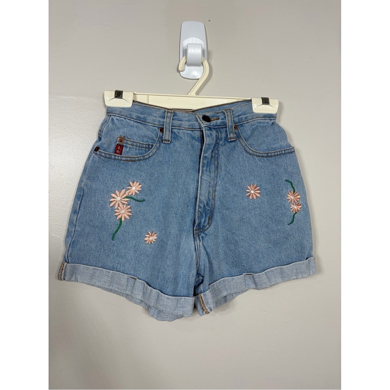 Vintage LEI High Waisted Embroidered Floral Denim Shorts 90s Y2K Mom Style Retro