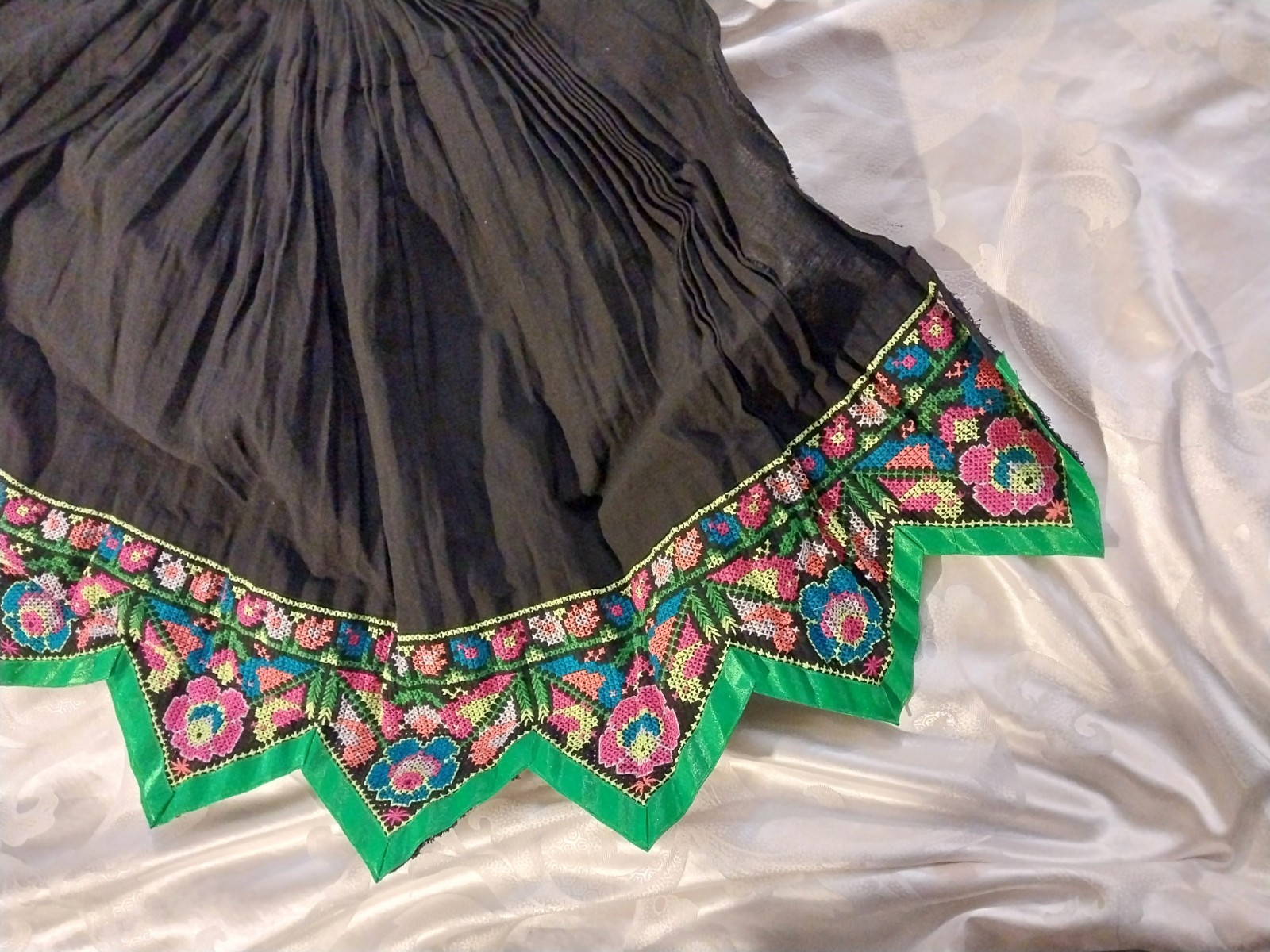 vtg Bolivia Ketchikan PERUVIAN ANDEAN WOMEN CLOTHES SKIRT POLLERA Cross stitch L
