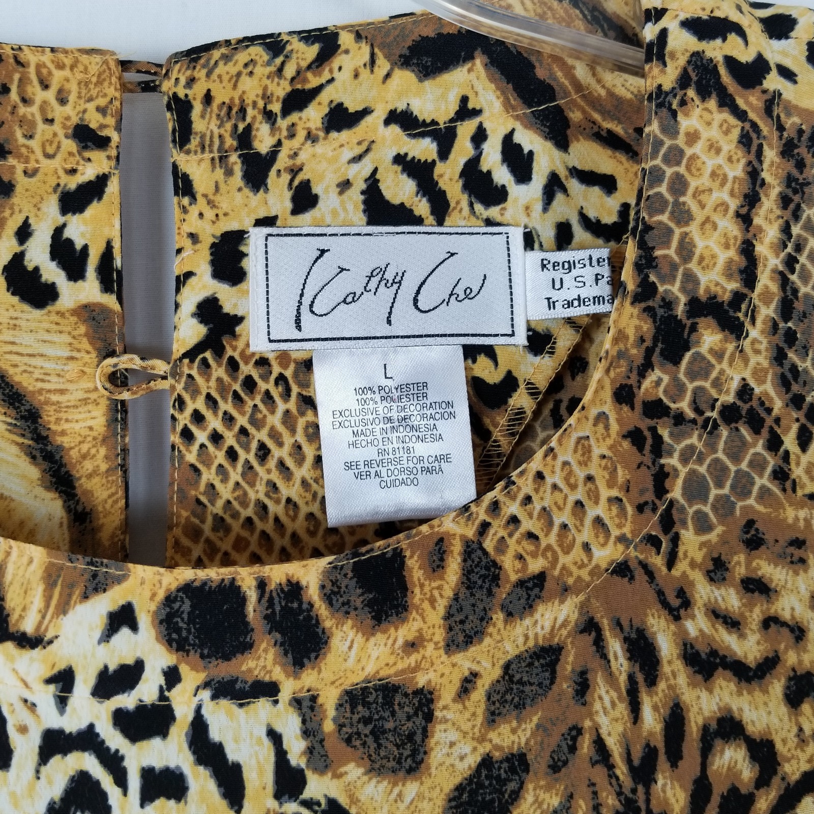 Kathy Che short sleeved 100% polyester snake print Vintage blouse size L