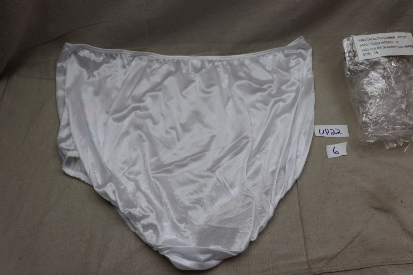 Vintage NYLON Panties Smart Fit Sz 16 White Pin-Up Retro Embroidered Flowers