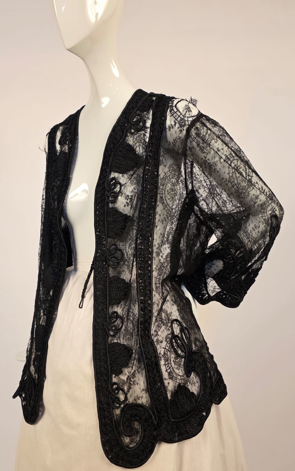 VICTORIAN 19TH C BLACK SILK CHANTILLY LACE JACKET AS ACQUIRED FOR STUDY PATTERN