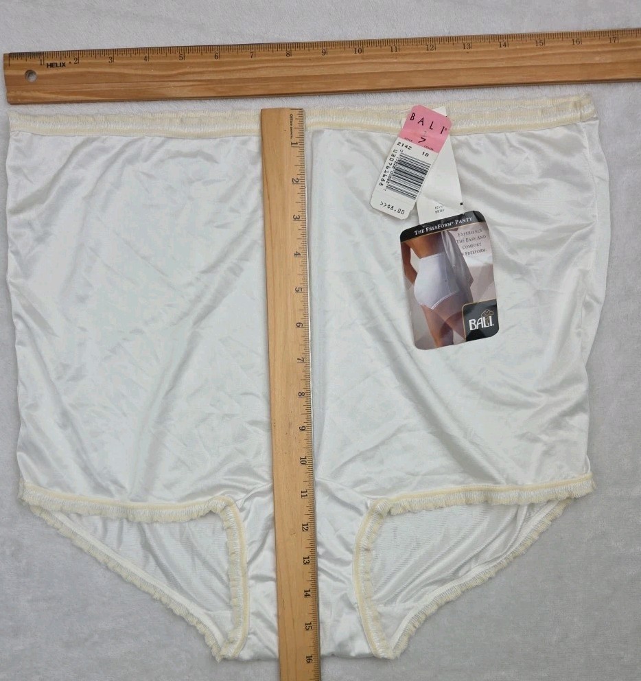 Vintage NEW Bali Freeform Panty Antron Nylon Brief Pinup 2142 White Size 7 Large