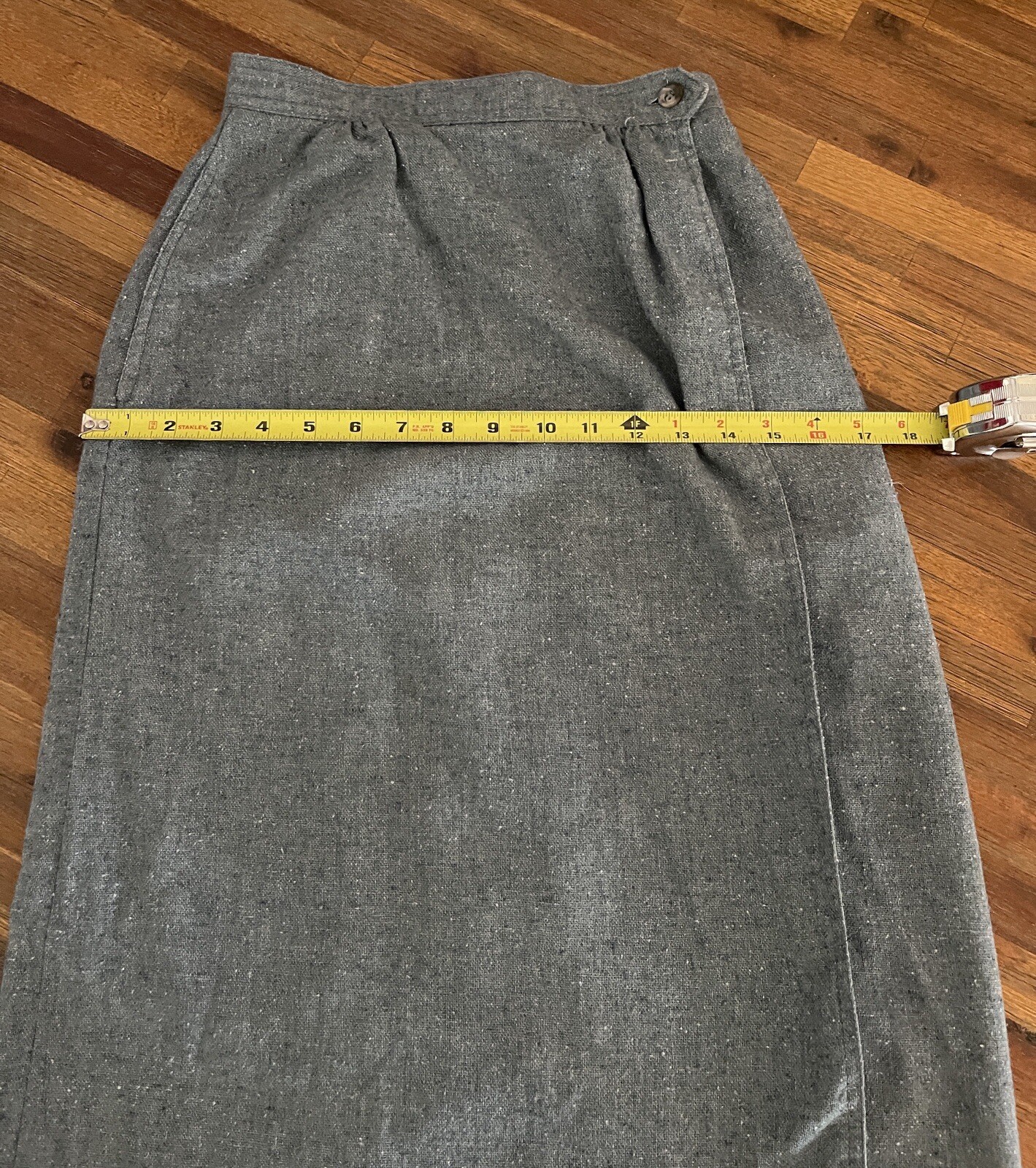 Vintage College Town Womens Wrap Skirt Size Small 22” Waist Gray Nubby Wool