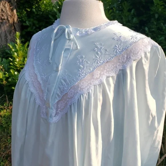 Vintage Made USA Barbizon Cuddleskin Nightie Lace Trim Nightgown Size Med NWT