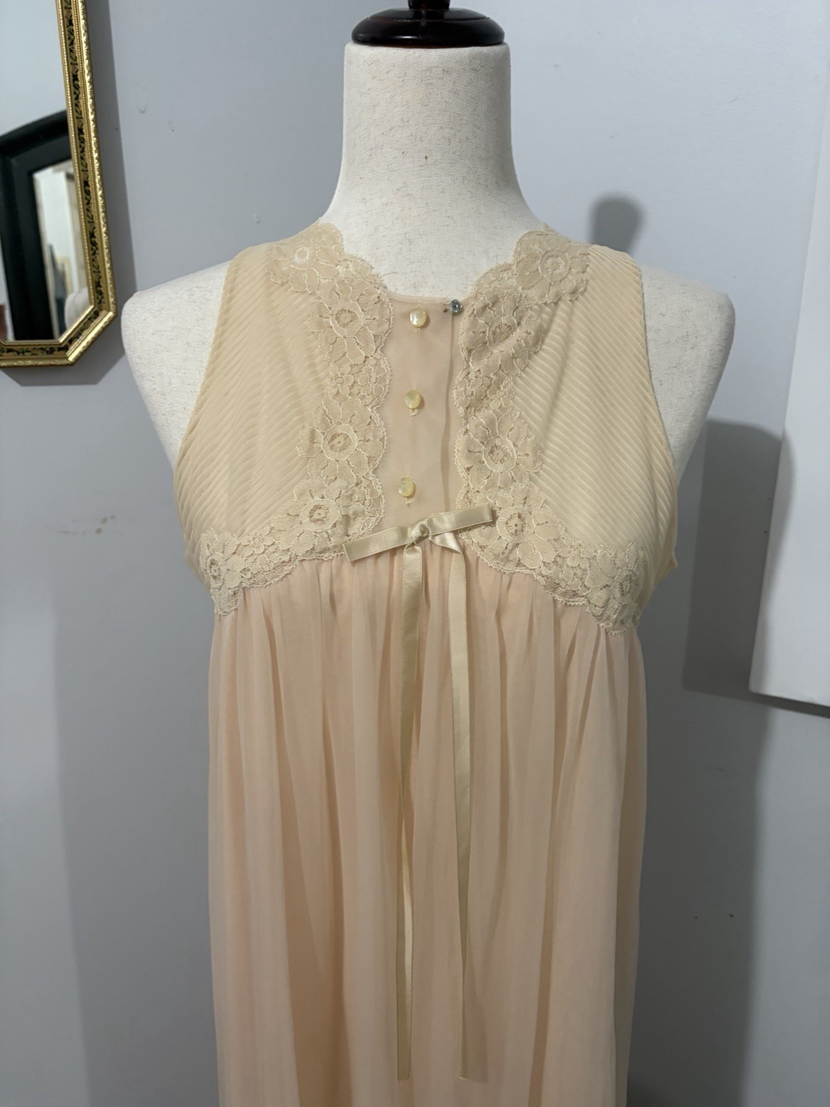 Vintage Gossard Artemis Nightgown and Peignoir, Size Medium