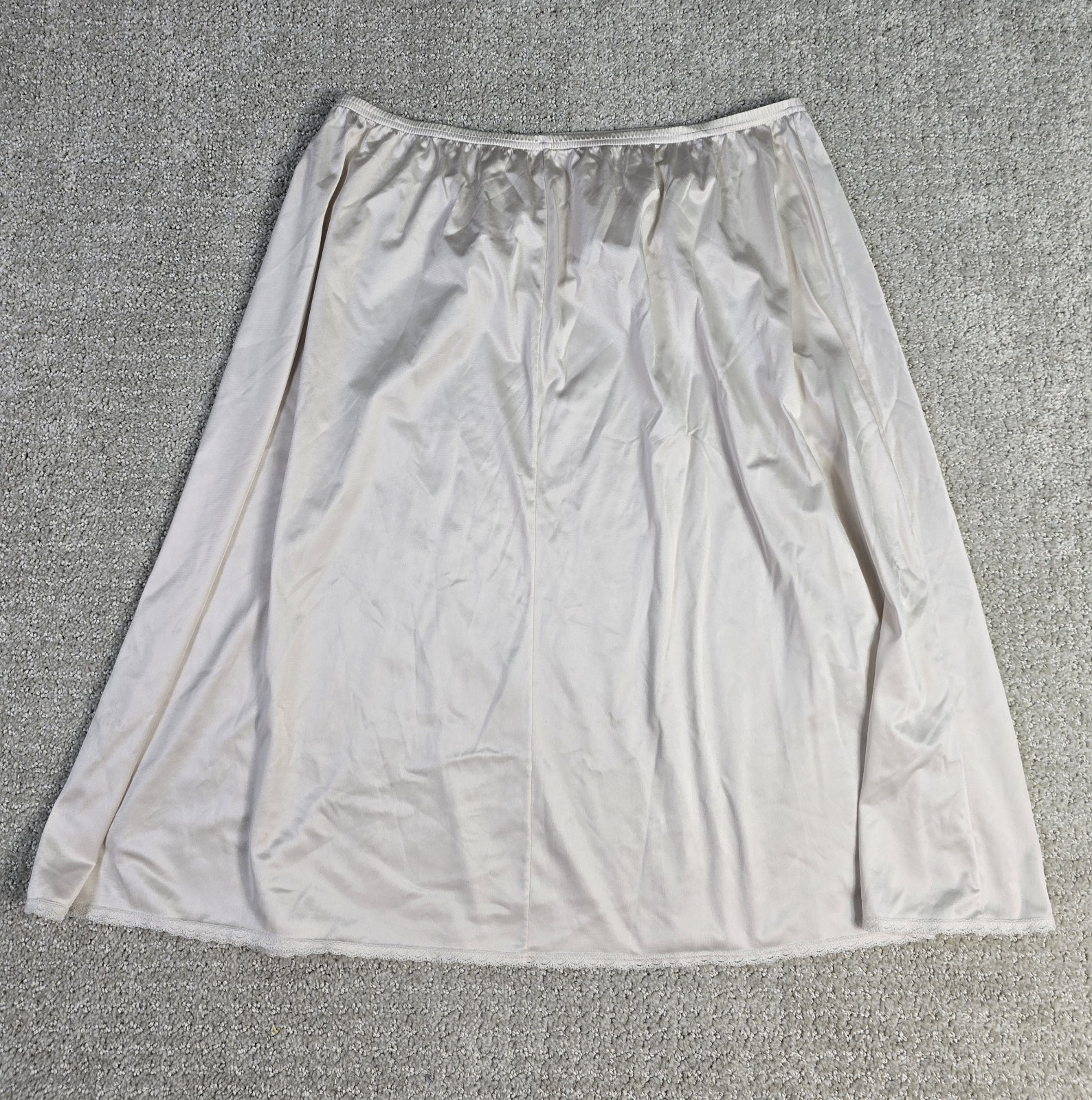 Vanity Fair 24″ XL Comfort Slip Stretch Lace Knee Nylon USA Beige Tan Skirt READ