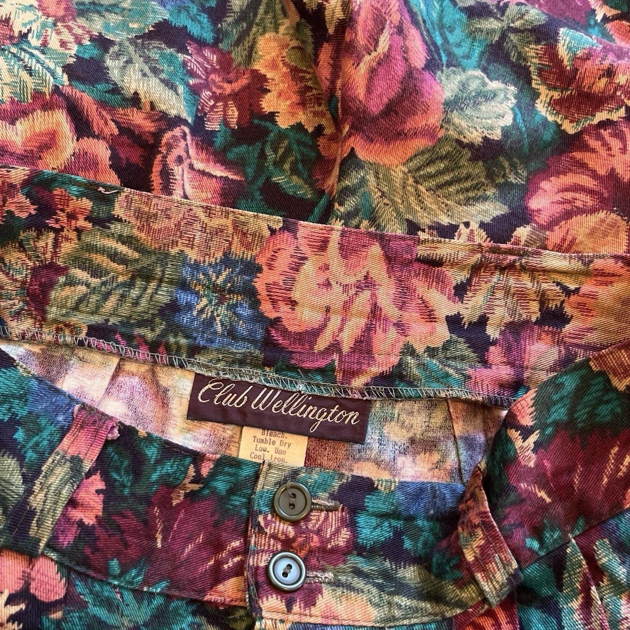 VINTAGE • 1980s/1990s MADE IN USA COTTON FLORAL HIGH WAIST TAILORED GOLF SHORTS