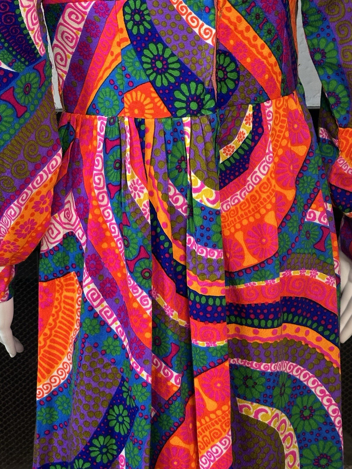 VTG 60’s Mod Hippie Maxi Dress Groovy Psychedelic Pattern Armpit-armpit 17” Sm