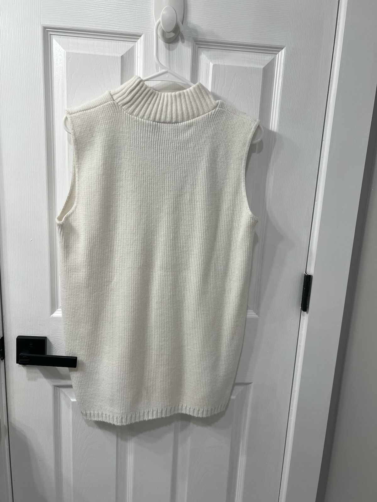 White Vintage Focus USA Sweater With Leopard Prin And Tiger Desing Finds