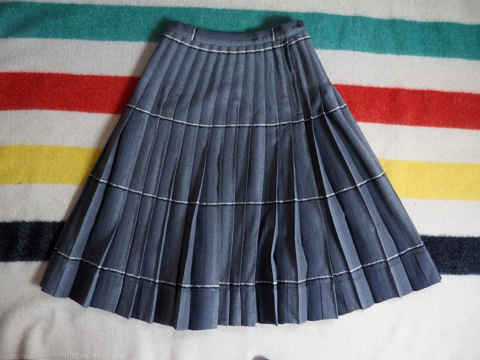 VTG 50s 60s Pendleton Turnabout Dark Gray Boho Goth Wool Plaid Skirt 27W Womens