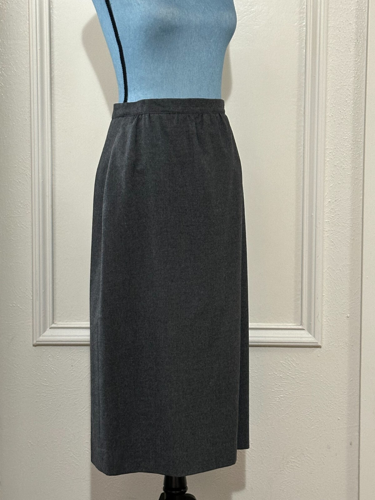 Vintage 1980’s Jos A Bank Gray Midi 100% Wool Lined Straight Pencil Skirt 10