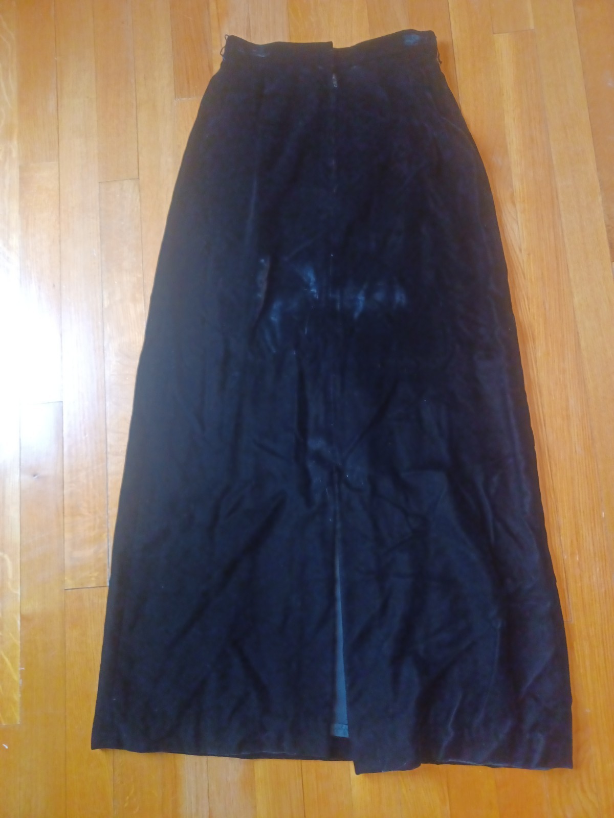 Vintage 1970s/1980s Intuitions Union-Made Black Velvet Gothic Maxi-skirt