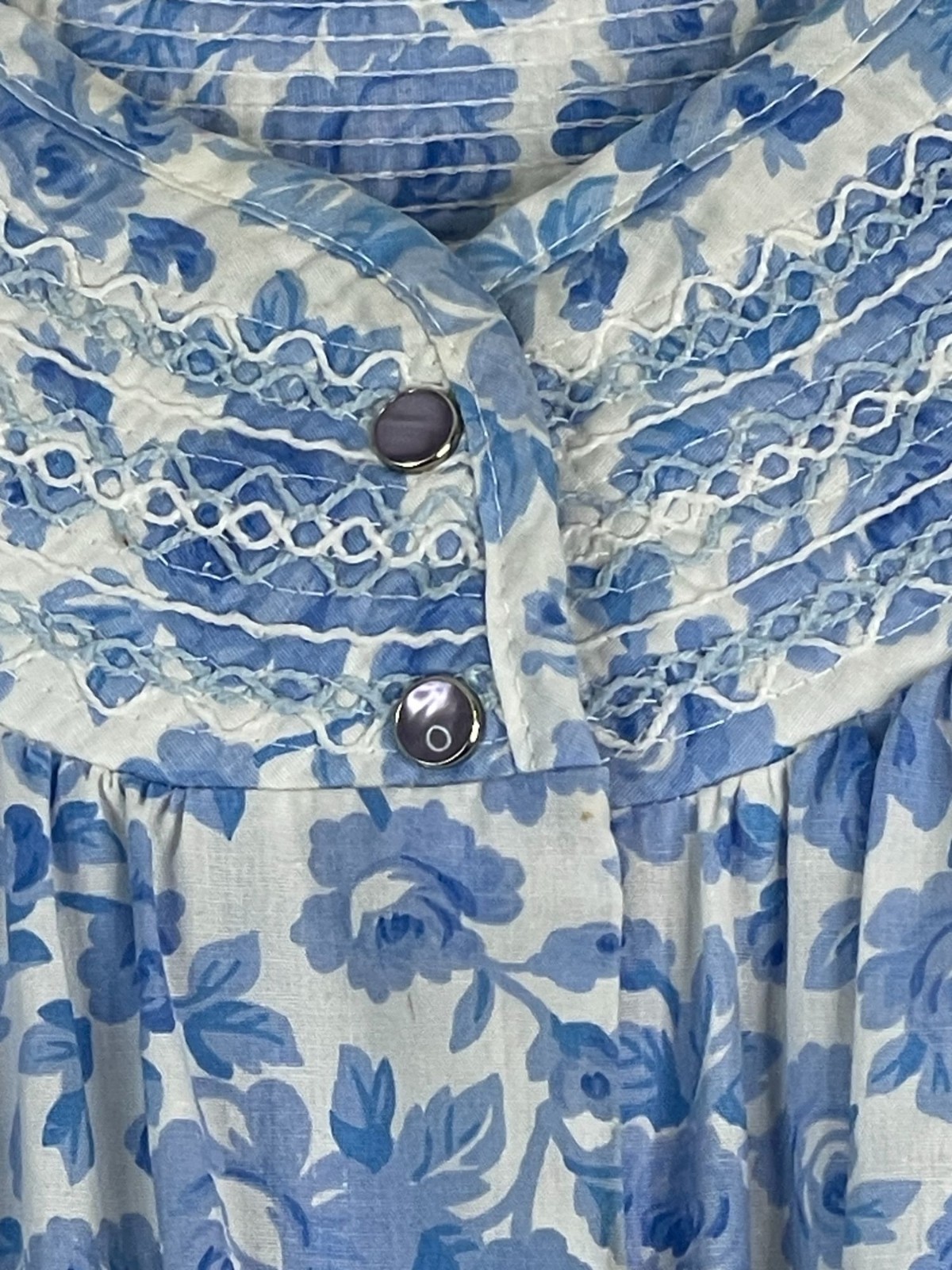 Vintage 1970s House Lounge Dress Large Smocked Grannycore Snap Floral Caftan