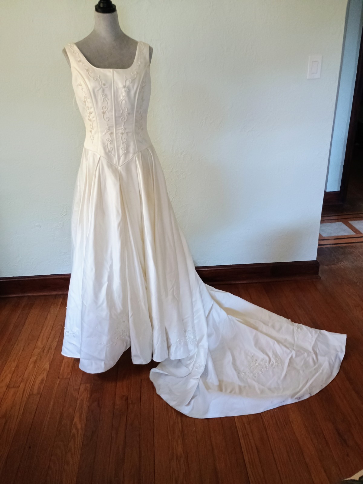 SINCERITY SATIN FEEL WHITE WEDDING GOWN, CAPE, HEADPIECE & VEIL SZ 14 #5
