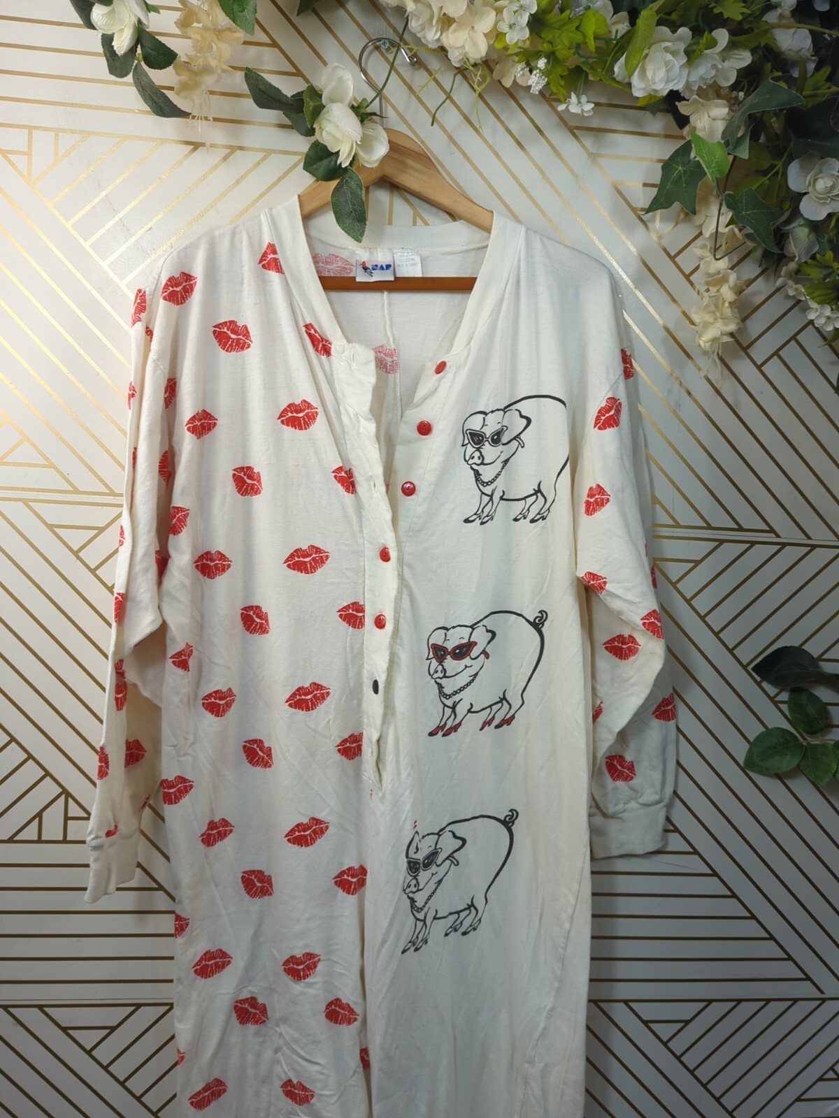 NAP BRAND Vintage One Piece Jumpsuit Sleeper Pigs Lips Kisses Button Up LARGE
