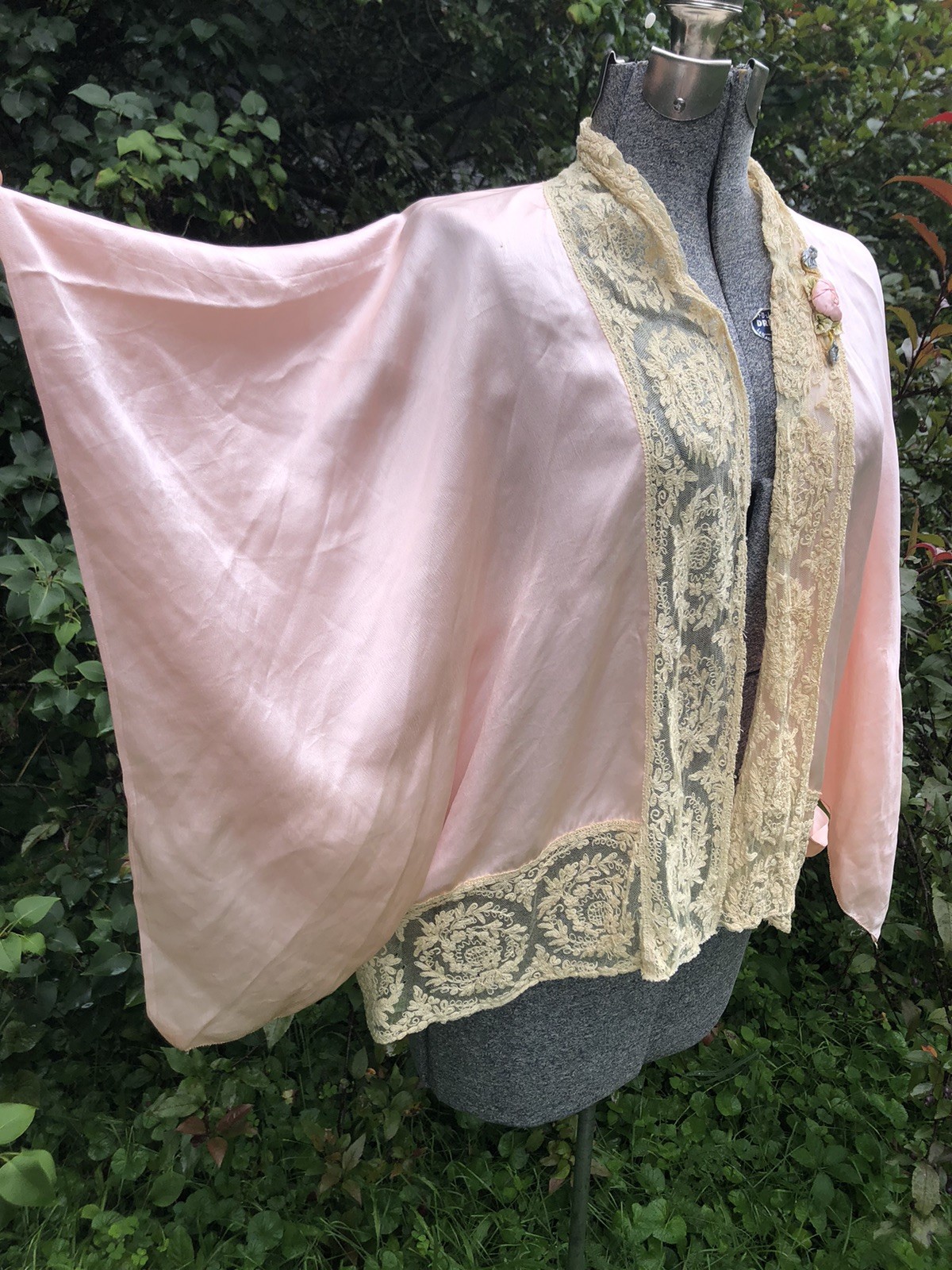 Vintage Antique 1920’s Art Deco Shell Pink Dressing Jacket Brussels Lace