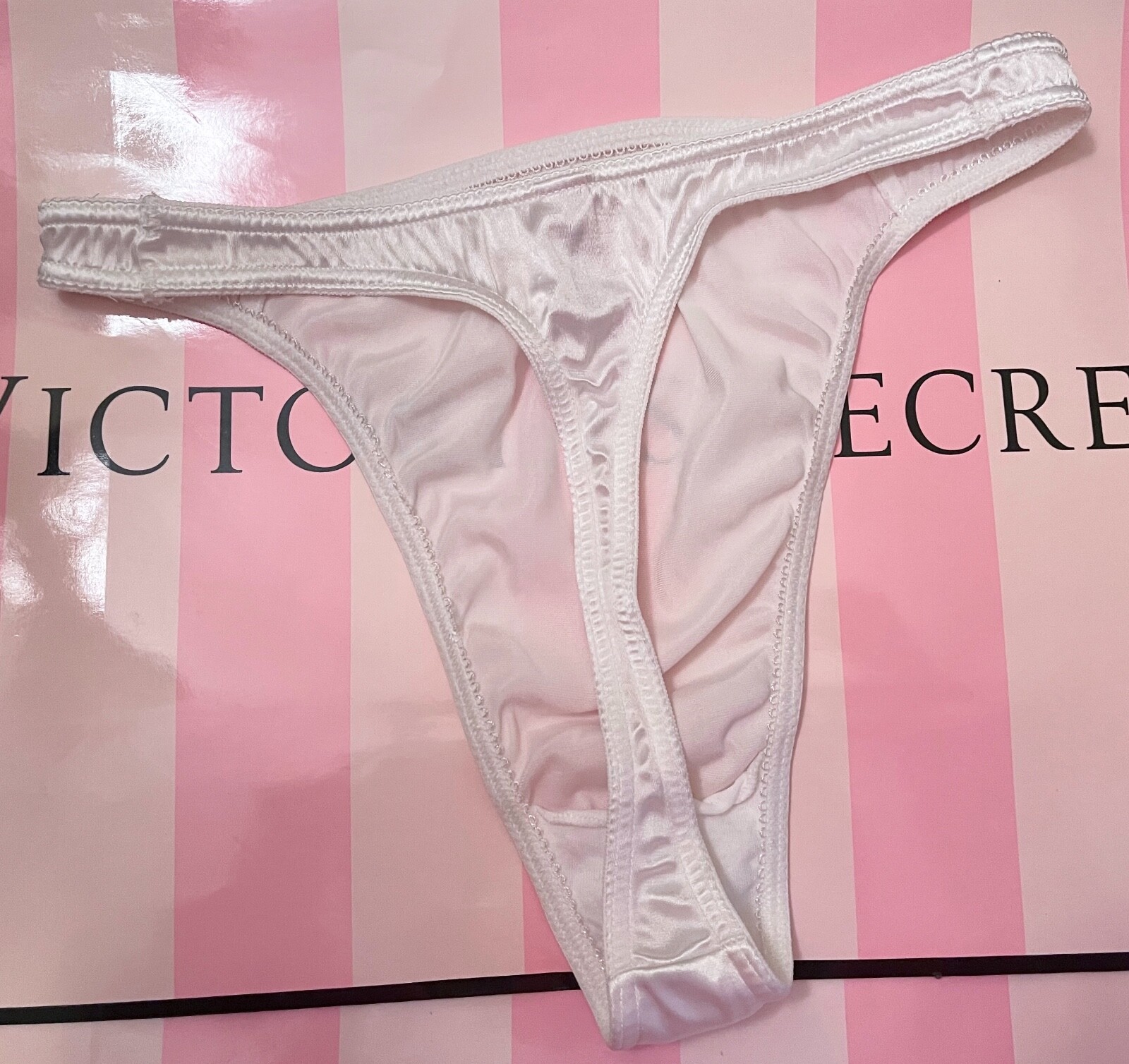 VICTORIA’S SECRET M WHITE SMOOTH SECOND SKIN SATIN VINTAGE RARE THONG PANTIES