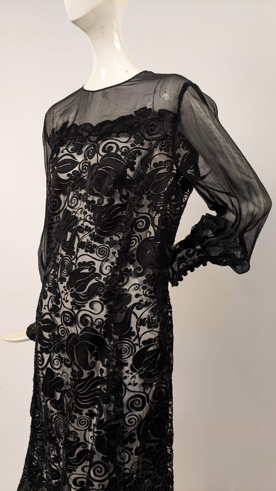 EYECATCHING VINTAGE 1960’S VOIDED FLORAL + SILK CHIFFON EVENING DRESS 