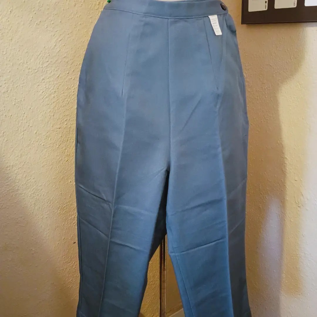 NOS With Tags Late 50s Sky Blue Cotton Twill Capri Pants -S