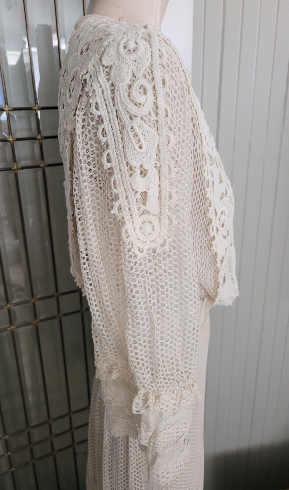 ANTIQUE EDWARDIAN IVORY WOVEN MESH NET DRESS ORNATE IRISH CROCHET WORK BOBINET