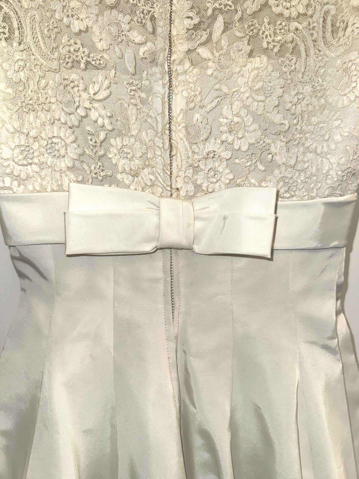 1960s Vtg Chantilly LACE SATIN WEDDING GOWN Petticoat VEIL Sz Small Saks 5th Ave