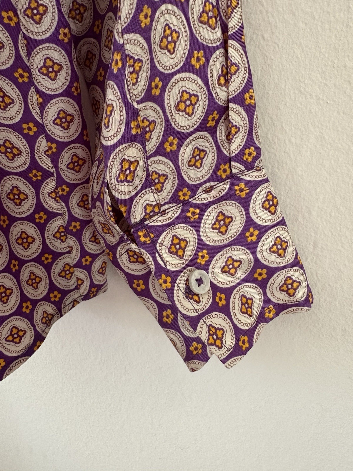 Vintage 1960s Pat Perkins Medallion Print Long Sleeve Button Down Women’s Top