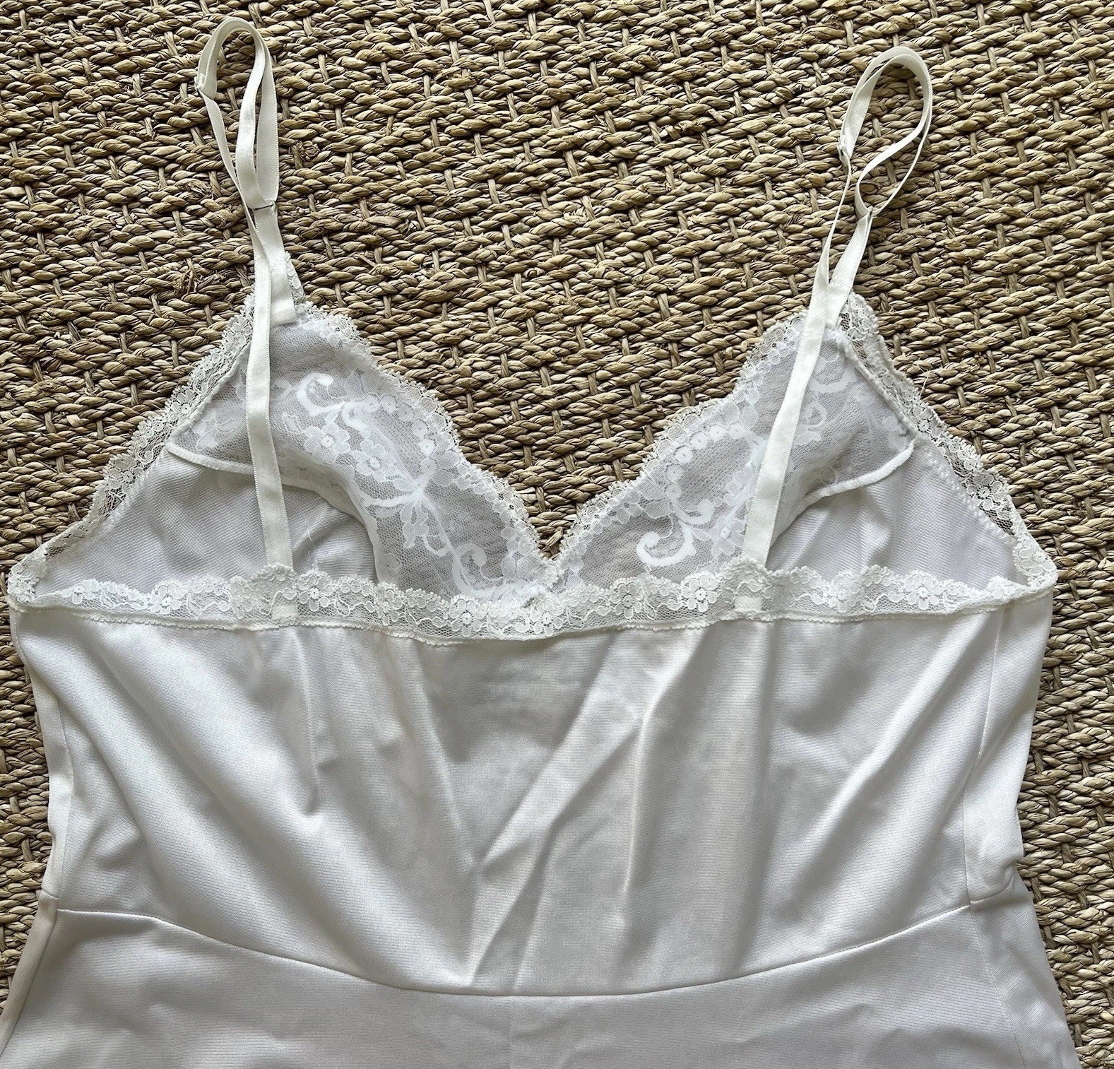 70s/80s Vintage Vanity Fair White Lace Trim Slip Antron III Nylon Size 36 TT