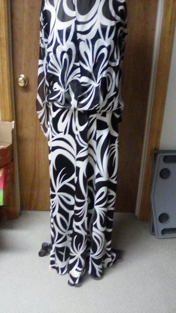 DONNA RICCO NEW YORK SILK HALTER STYLE FORMAL EVENING GOWN BLACK & White SIZE 8P
