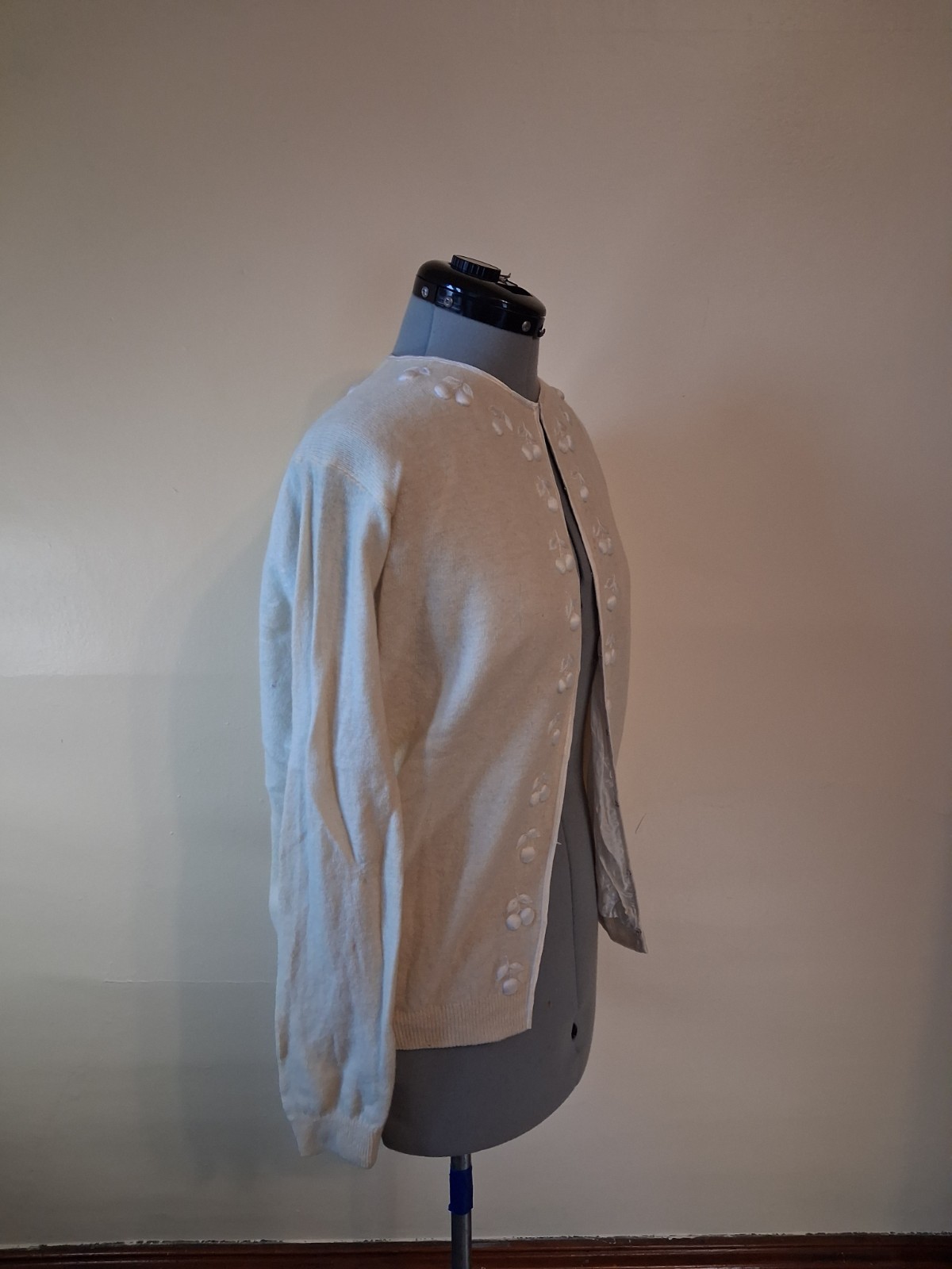 1950s Cardigan, Cherry Embroidered White And Cream Size M/L Lined Rockabilly 46