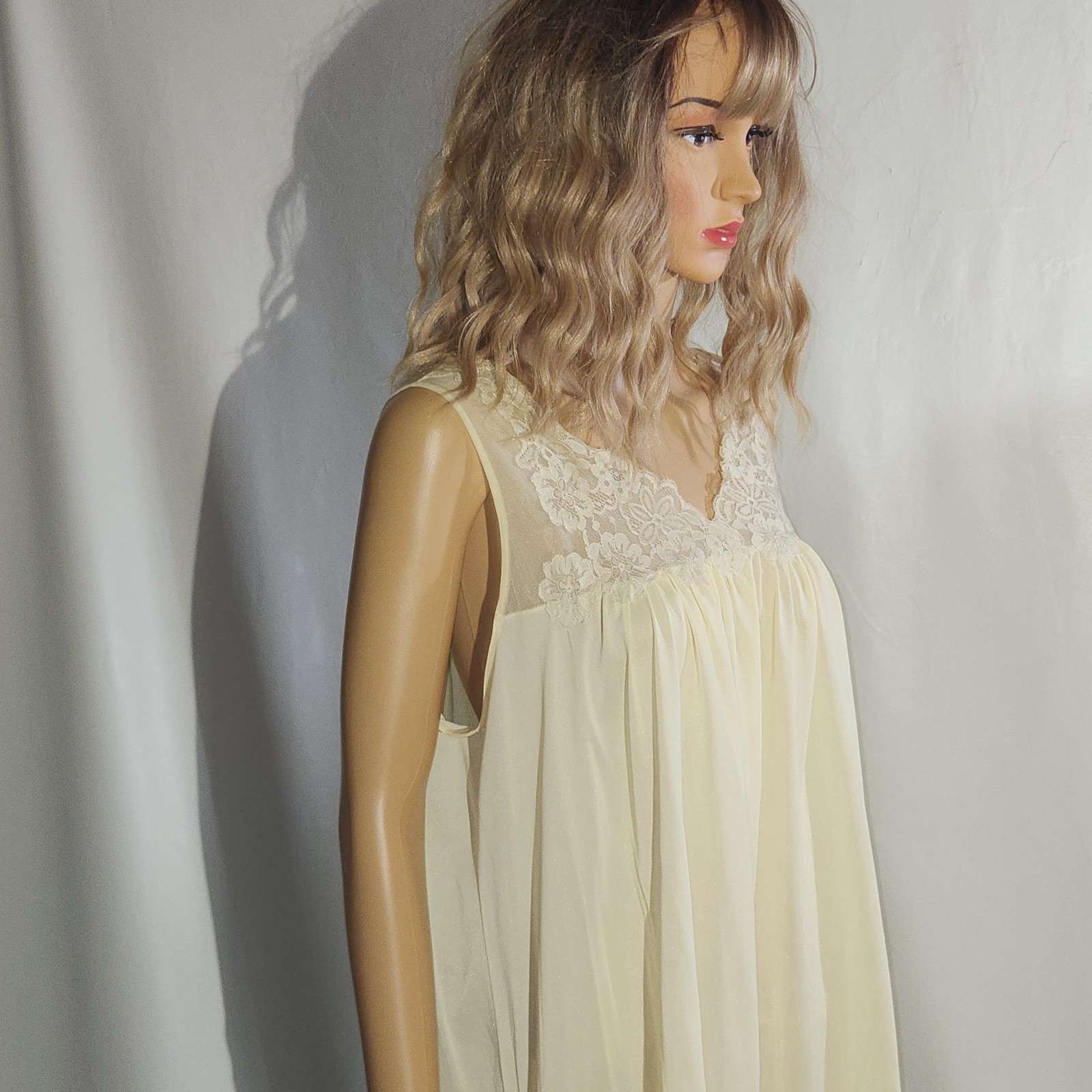 Vintage Butter Yellow 1970s Nylon and Lace Night Gown Size Large Raalte MadeUSA