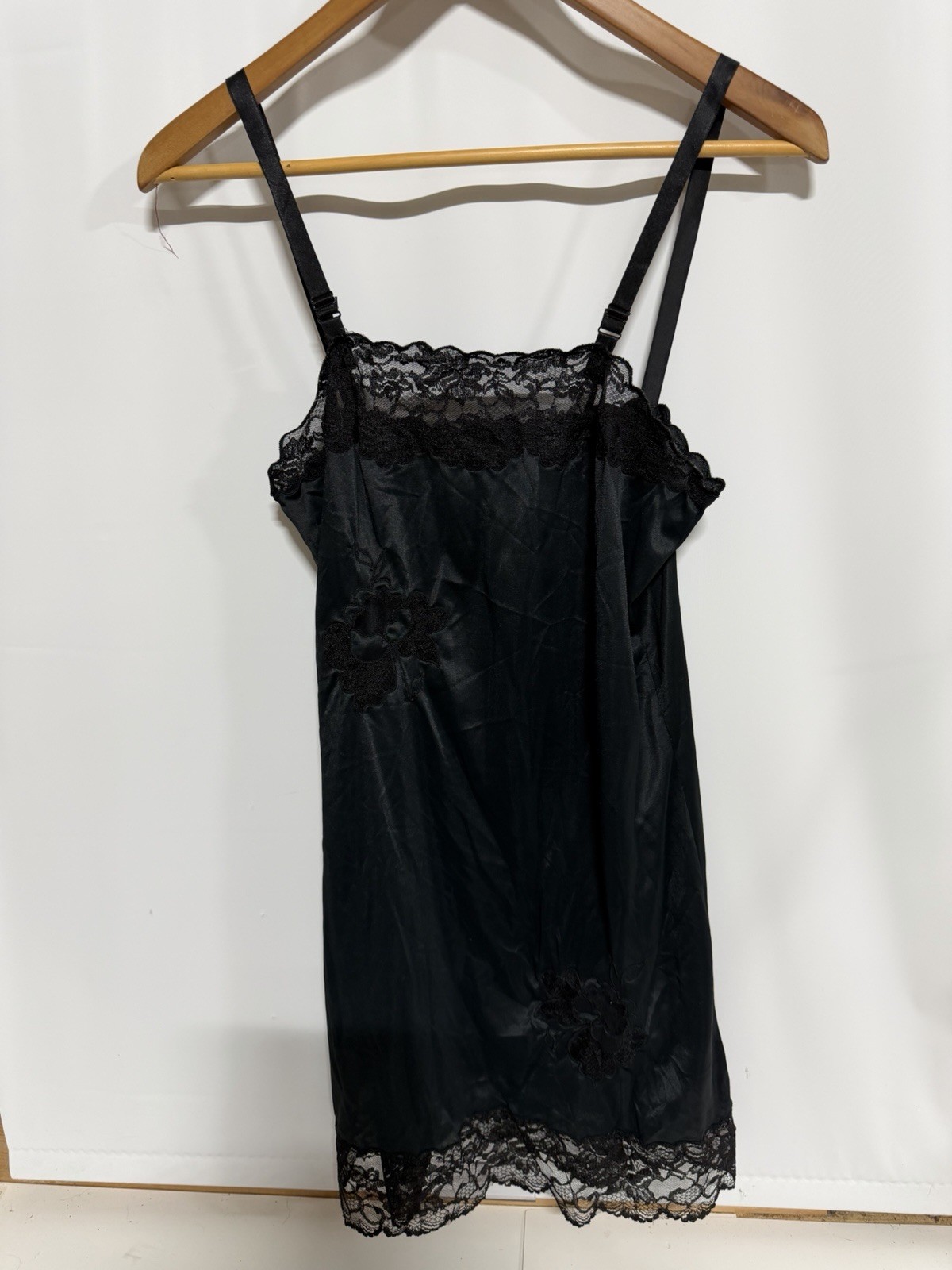 vintage black slip Lingerie size 32 adjustable straps Fast Shipping