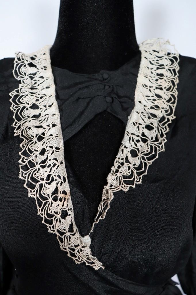 Rare Vintage 1930’s French Black Rayon Crepe Dress With Lace Collar Size 4+