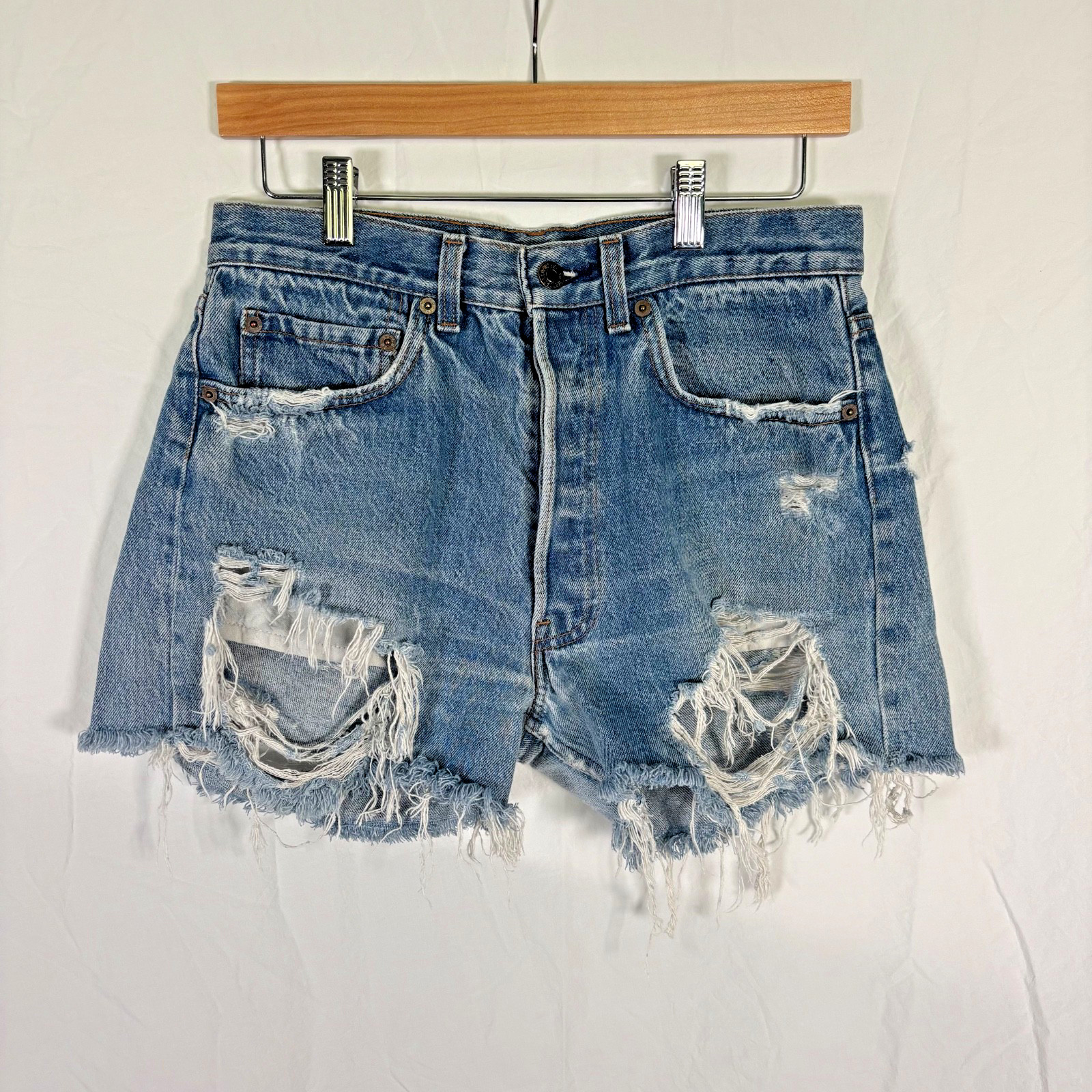 VTG Levi’s 501 Cutoffs 80s Women’s Sz 28 Med Wash Distressed Retro Made in USA