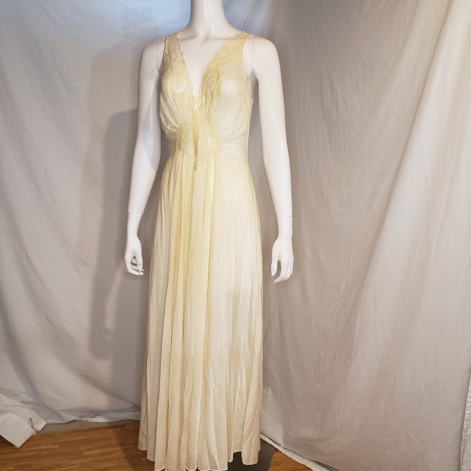 OLGA 92280 Medium Nightgown Yellow Cream Wide Sweep Lace Stretch Bodice