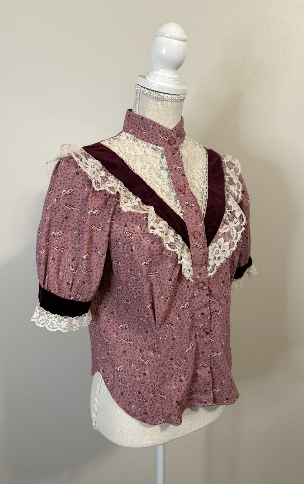 Vintage Spotlight Of California Mauve High Neck Ruffle Prairie Rose Button Up M