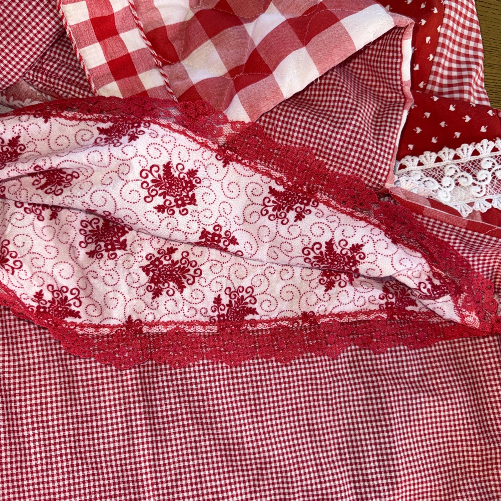 Darling Vintage Handmade Red White Folk Art Patchwork Quilted Skirt Maxi Sz XL