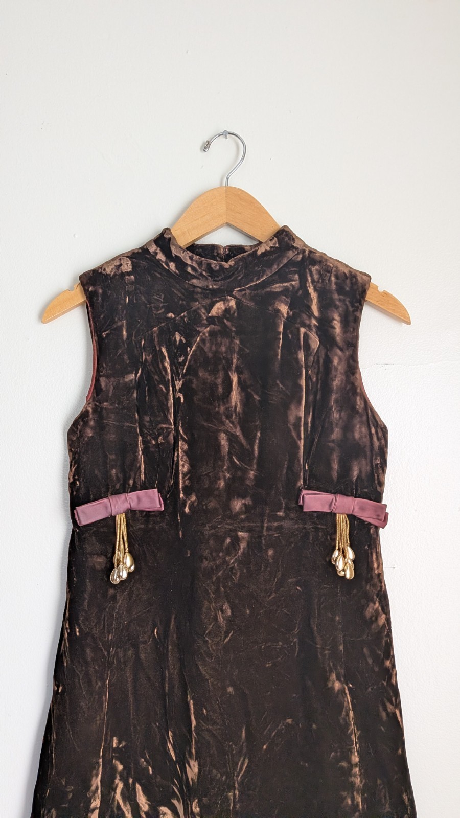 Vintage circa 1960’s-70’s Women’s Chocolate Brown Crushed Velvet Mini Dress S