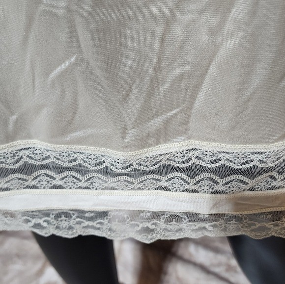 VINTAGE AVIAN NYLON LINGERIE HALF SLIP LACE TRIM WHITE SIZE Large
