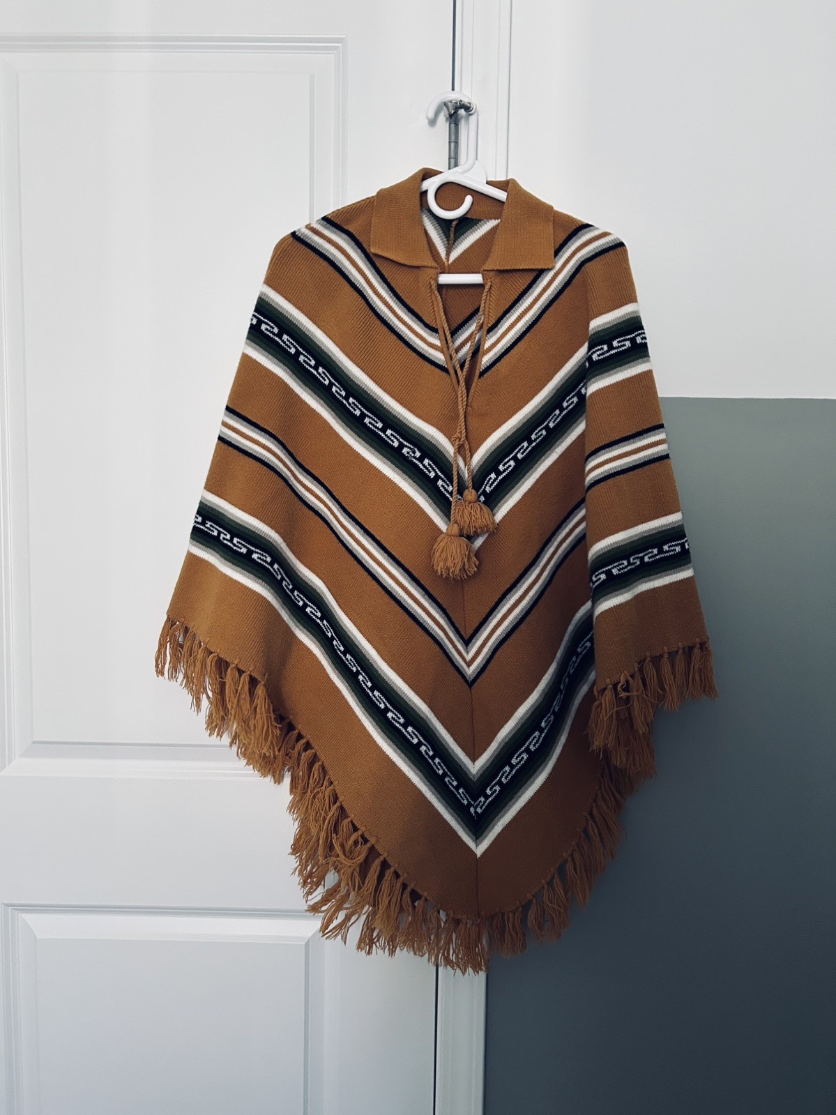 Vintage 70s Poncho Shawl w/ Fringe Hippie Boho one size Black w/ Stripes