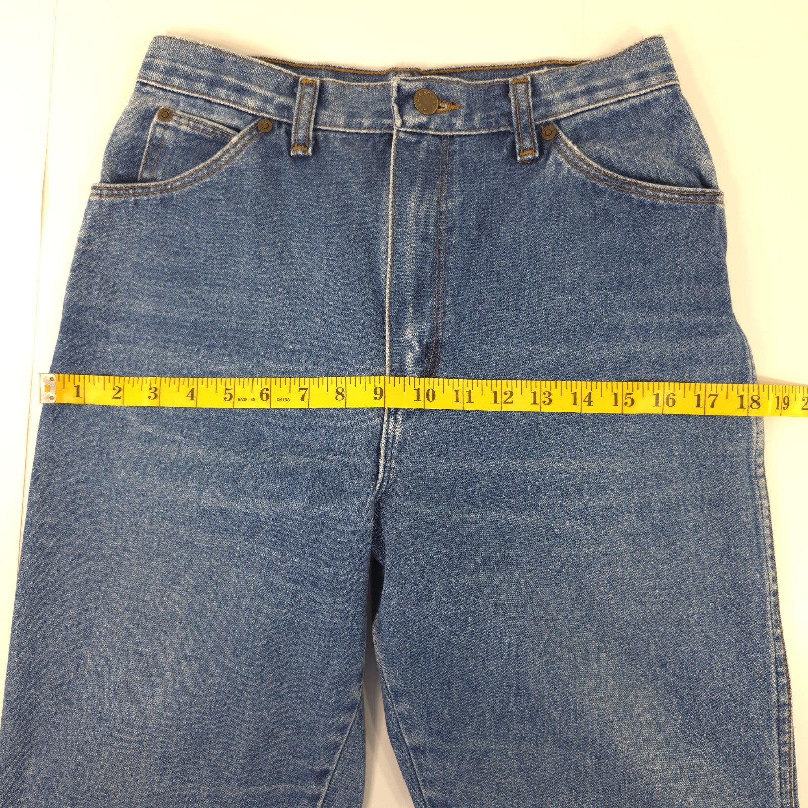 VINTAGE WRANGLER WOMEN’S JEANS SIZE 10 AVERAGE MEASUREMENTS 27×32 *100% COTTON*