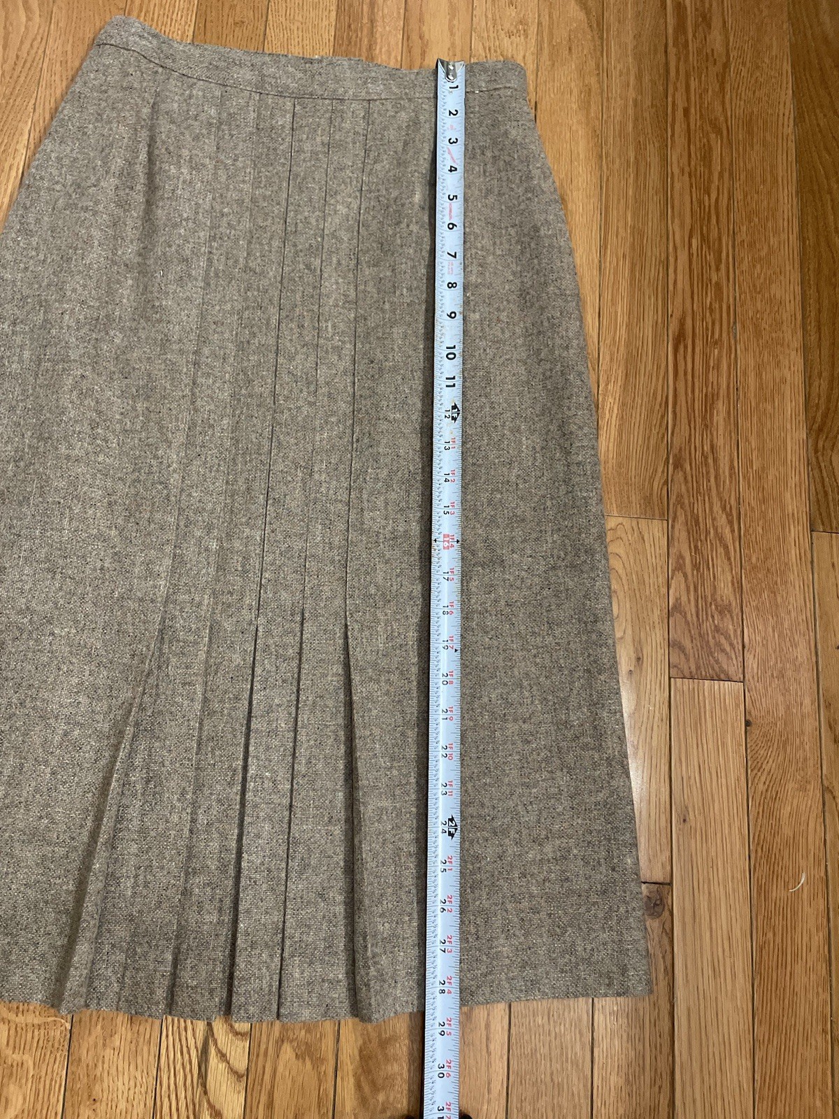 70s PRESTIGE OF BOSTON VINTAGE WOOL MID SKIRT UNION MADE USA TAN CLASSY PLEATED