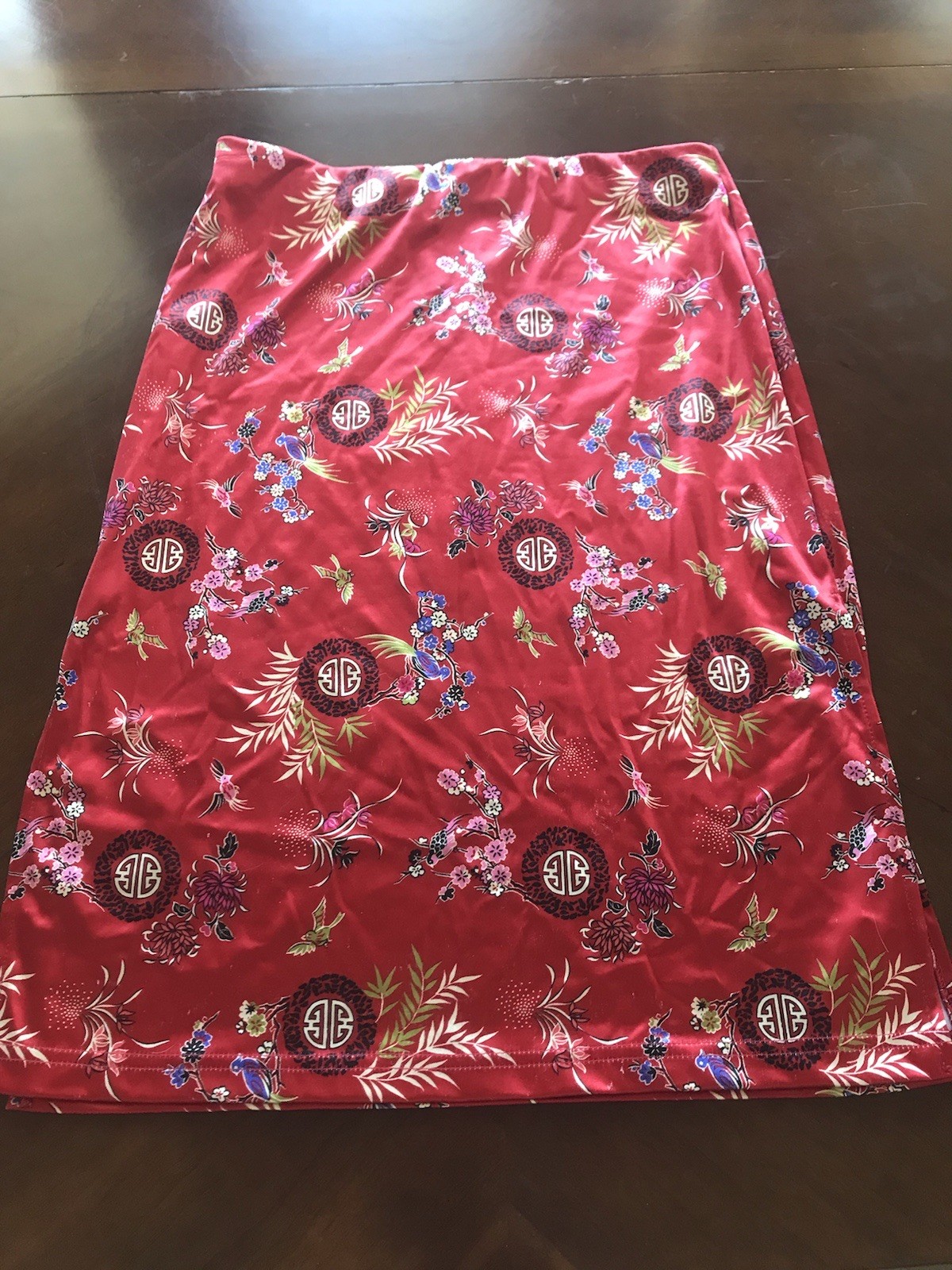 VTG 90s red Asian motif blossom skirt shiny satin bodycon style side slits